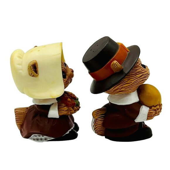 Hallmark Thanksgiving Pilgrim Squirrel Chipmunk Salt Pepper Shakers 1990s VTG - Picture 2 of 8